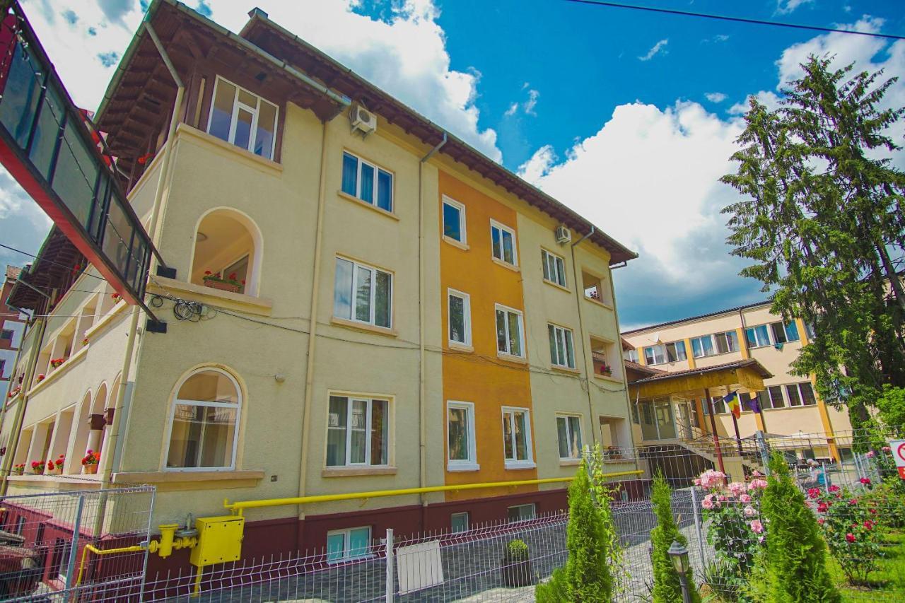 Hotel Turist Pucioasa Exterior foto